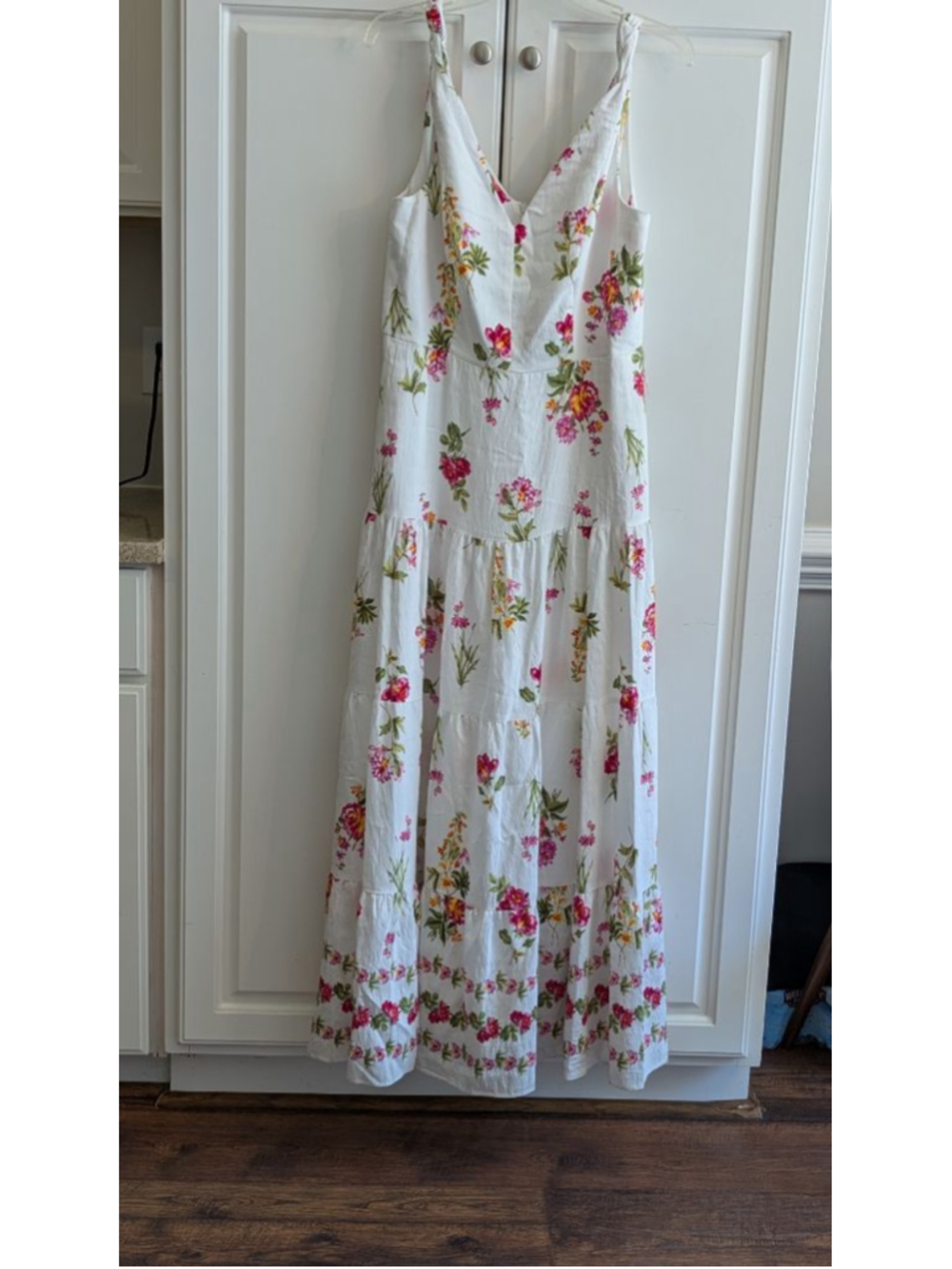Women's Taylor White Floral V-Neck Tiered Maxi Dress Size 14